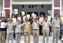 Kantor Pertanahan Morotai Serahkan Sertipikat Tanah Program PTSL untuk Warga Tutuhu, Morotai Selatan