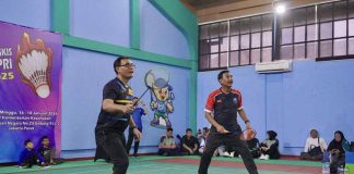 Sekjen ATR/BPN Ikuti Laga Eksibisi Pembukaan Kejuaraan Bulutangkis HUT ke-54 KORPRI