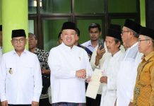 Serahkan 13 Sertipikat di Banten, Menteri ATR/Kepala BPN Ajak Organisasi Keagamaan “Keroyok” Percepatan Sertipikasi Tanah Wakaf